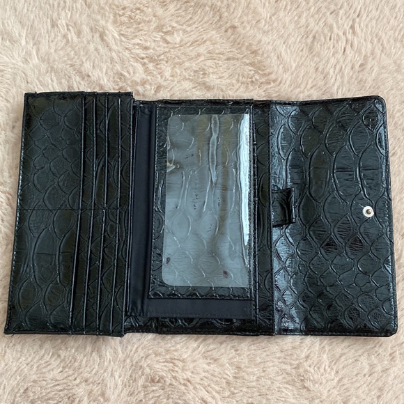 Large Guess Wallet - Picture 5 of 8